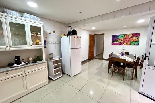 Cozinha de casa à venda com 3 quartos, 151m² em Jardim Leila, Guarulhos