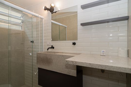 Banheiro de kitnet/studio à venda com 1 quarto, 24m² em Bela Vista, São Paulo