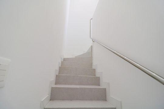 Escada de apartamento para alugar com 2 quartos, 74m² em Jurerê, Florianópolis