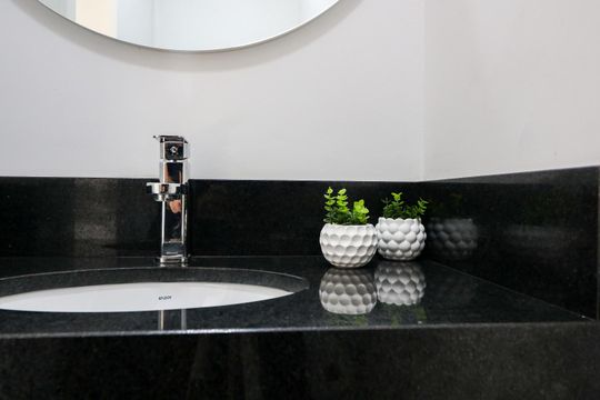 Banheiro de apartamento para alugar com 2 quartos, 74m² em Jurerê, Florianópolis
