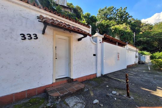 Fachada de casa à venda com 3 quartos, 350m² em São Francisco, Niterói