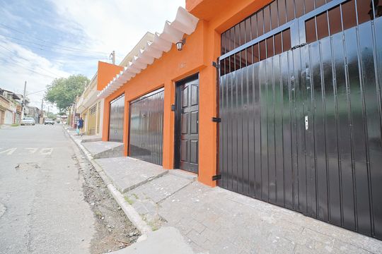 Fachada de casa à venda com 3 quartos, 200m² em Vila Silvia, São Paulo