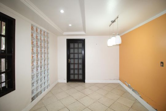 Casa à venda com 3 quartos, 160m² em Costa E Silva, Porto Alegre