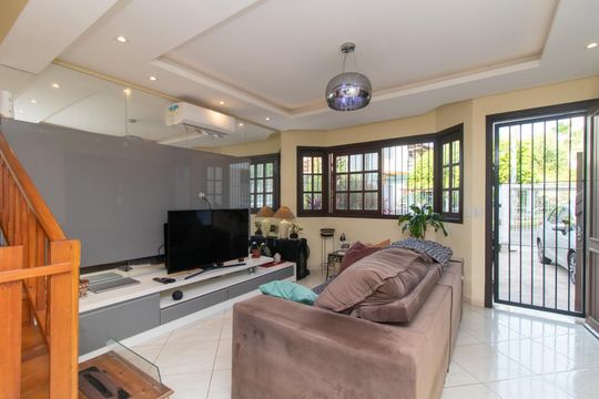 Casa à venda com 3 quartos, 150m² em Espírito Santo, Porto Alegre