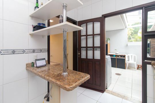 Cozinha de casa à venda com 3 quartos, 150m² em Espírito Santo, Porto Alegre