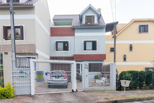 Fachada de casa à venda com 3 quartos, 150m² em Espírito Santo, Porto Alegre