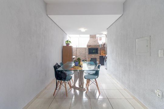 Garagem de casa à venda com 3 quartos, 150m² em Espírito Santo, Porto Alegre
