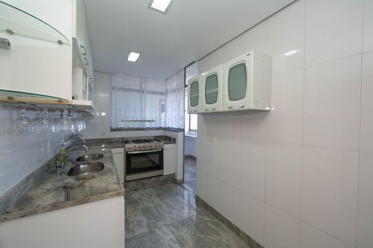COZINHA de apartamento à venda com 4 quartos, 126m² em Barro Preto, Belo Horizonte