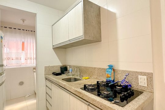Cozinha de apartamento para alugar com 2 quartos, 70m² em Santinho, Florianópolis