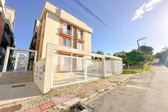 Fachada de apartamento para alugar com 2 quartos, 70m² em Santinho, Florianópolis