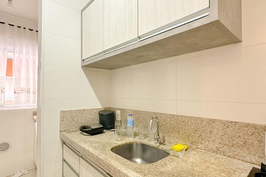 Cozinha de apartamento para alugar com 2 quartos, 70m² em Santinho, Florianópolis