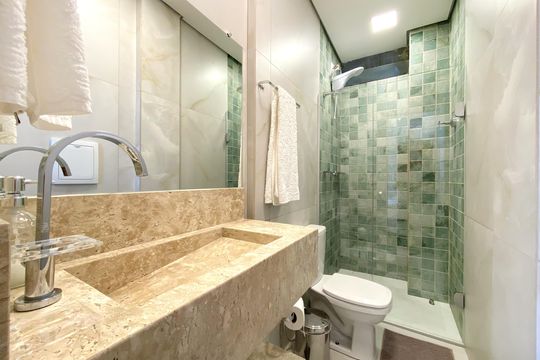 Banheiro de kitnet/studio à venda com 1 quarto, 20m² em Lourdes, Belo Horizonte