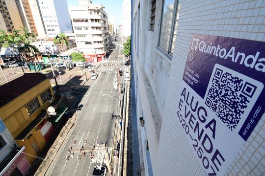 Placa de apartamento à venda com 2 quartos, 75m² em Centro, Campinas
