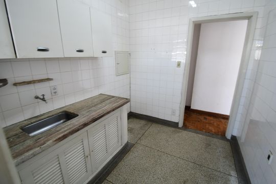 Cozinha de apartamento à venda com 2 quartos, 75m² em Centro, Campinas