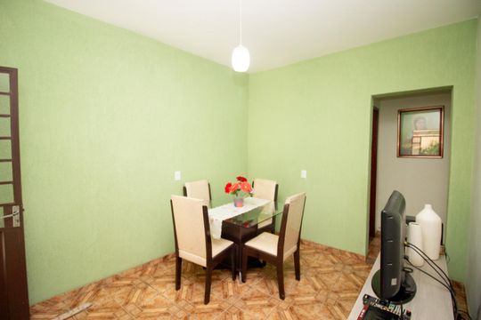 Sala de casa à venda com 5 quartos, 190m² em Parque Maracana, Contagem