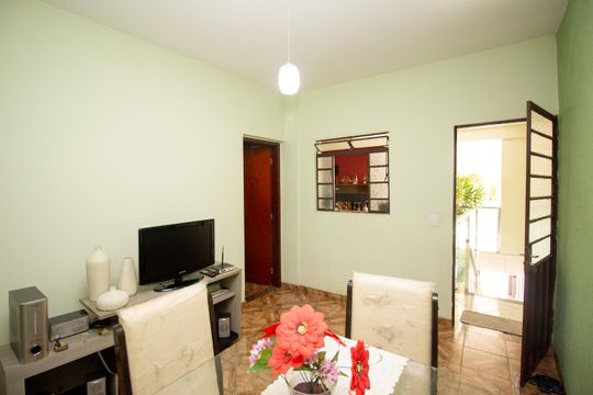 Sala de casa à venda com 5 quartos, 190m² em Parque Maracana, Contagem