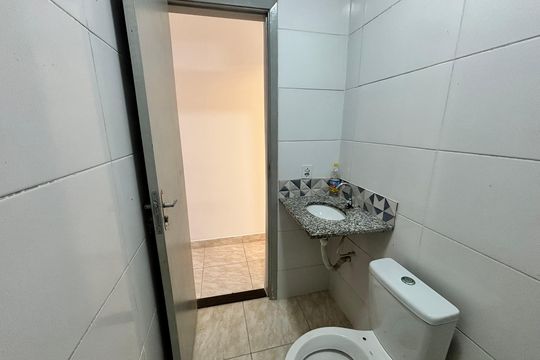 Banheiro 1 de casa para alugar com 1 quarto, 40m² em Vila Libanesa, São Paulo
