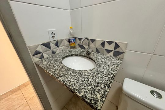 Banheiro 1 de casa para alugar com 1 quarto, 40m² em Vila Libanesa, São Paulo