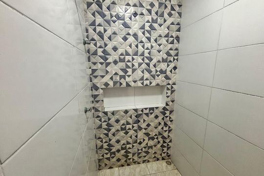 Banheiro 1 de casa para alugar com 1 quarto, 40m² em Vila Libanesa, São Paulo