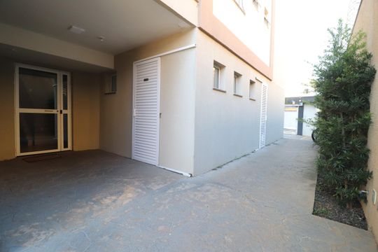 Hall de entrada de apartamento para alugar com 2 quartos, 68m² em Viviane, Uberlândia