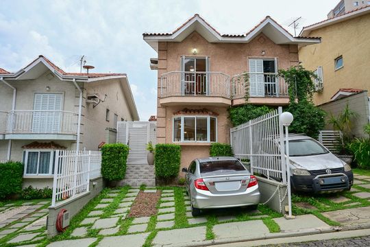 Fachada de casa de condomínio à venda com 3 quartos, 168m² em Parque Assuncao, Taboão da Serra