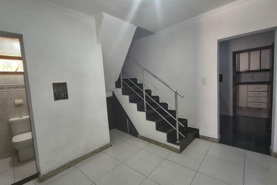 Casa à venda com 2 quartos, 160m² em Santa Efigênia, Belo Horizonte