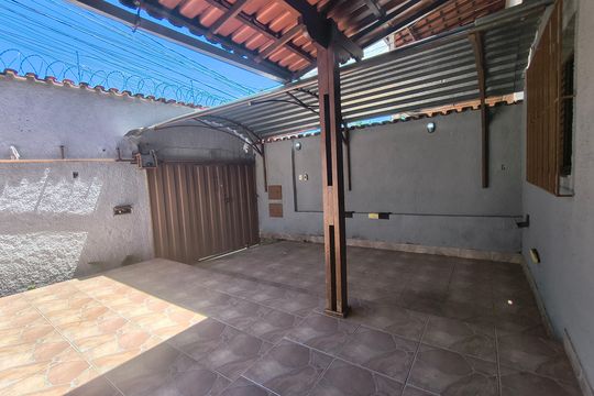 Área externa de casa à venda com 2 quartos, 160m² em Santa Efigênia, Belo Horizonte