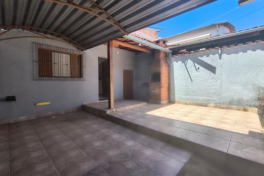 Área externa de casa à venda com 2 quartos, 160m² em Santa Efigênia, Belo Horizonte