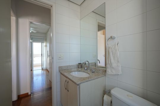 Banheiro de apartamento à venda com 4 quartos, 260m² em Vila Mariana, São Paulo