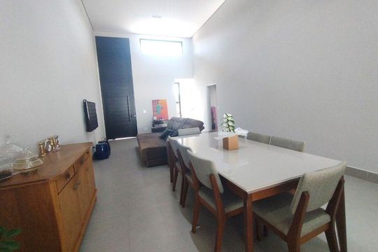 Casa à venda com 3 quartos, 230m² em Swiss Park, Campinas