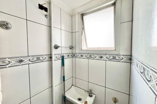Banheiro de serviço de apartamento à venda com 3 quartos, 100m² em Lauzane Paulista, São Paulo