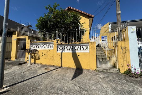Fachada com placa  de casa à venda com 2 quartos, 290m² em Vila Osasco, Osasco