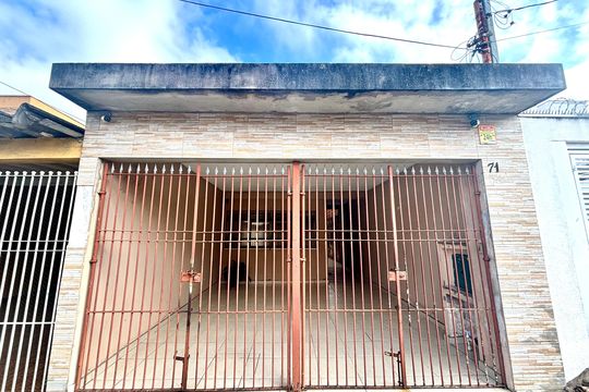 Fachada de casa à venda com 2 quartos, 125m² em Jardim Santa Maria, São Paulo