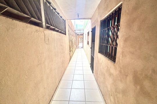 Corredor de casa à venda com 2 quartos, 125m² em Jardim Santa Maria, São Paulo