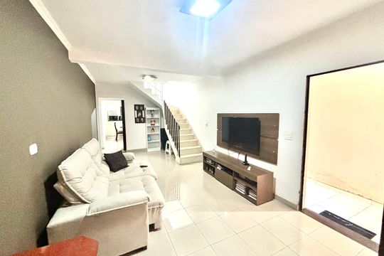 Casa à venda com 2 quartos, 125m² em Jardim Santa Maria, São Paulo