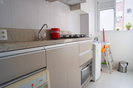 Cozinha  de apartamento à venda com 2 quartos, 49m² em São José, Porto Alegre