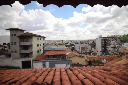 Vista de casa à venda com 3 quartos, 86m² em Diamante, Belo Horizonte