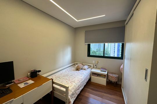 Quarto de apartamento à venda com 2 quartos, 94m² em Alphaville Industrial, Barueri