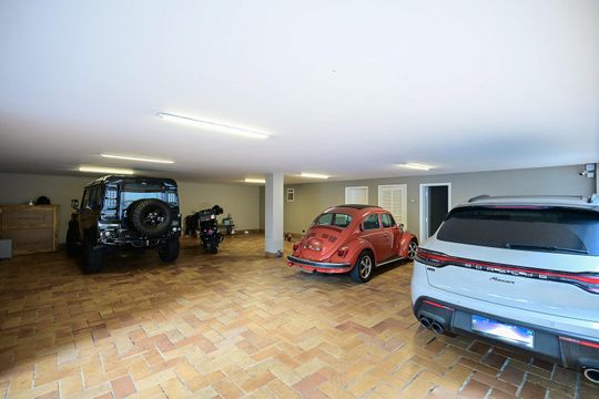 Garagem de casa à venda com 5 quartos, 735m² em Jardim Leonor, São Paulo