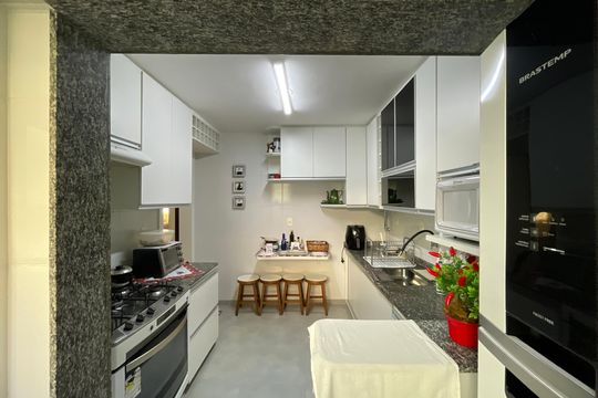 Cozinha de apartamento à venda com 3 quartos, 180m² em Cruzeiro, Belo Horizonte