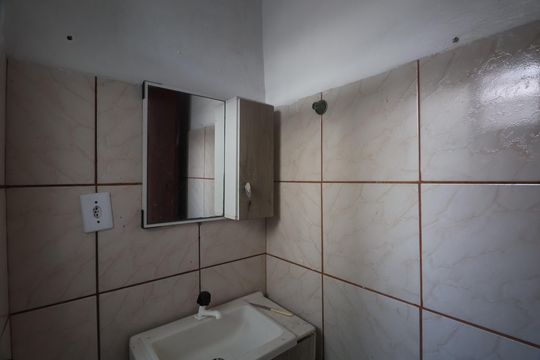 Banheiro  de apartamento para alugar com 1 quarto, 33m² em Estância Velha, Canoas