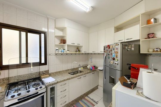 Cozinha de apartamento à venda com 2 quartos, 120m² em Mansões Santo Antônio, Campinas