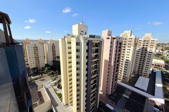 Vista da sacada de apartamento à venda com 2 quartos, 120m² em Mansões Santo Antônio, Campinas
