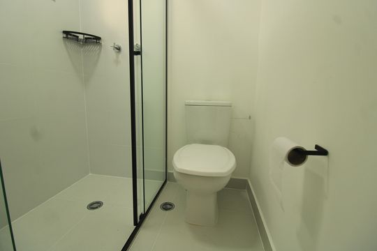 Banheiro de kitnet/studio para alugar com 1 quarto, 23m² em Cursino, São Paulo
