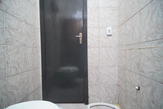Banheiro de casa à venda com 2 quartos, 80m² em Santa Teresa, São Leopoldo