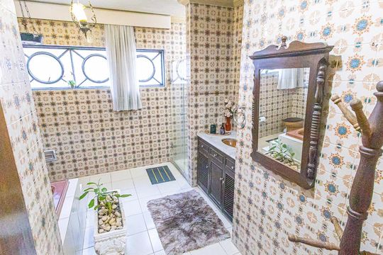 Banheiro de casa à venda com 5 quartos, 360m² em São José, Belo Horizonte