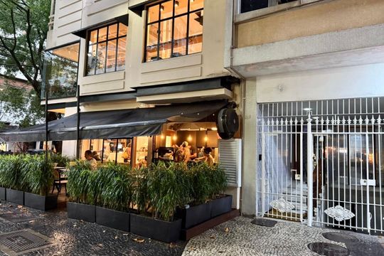 Fachada de kitnet/studio à venda com 1 quarto, 33m² em Leblon, Rio de Janeiro