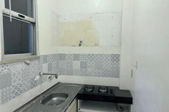 Cozinha de kitnet/studio à venda com 1 quarto, 33m² em Leblon, Rio de Janeiro