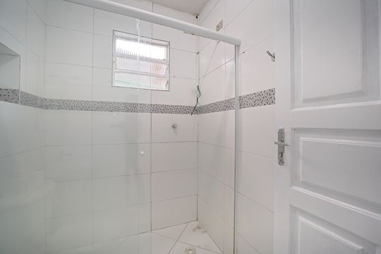 Banheiro de casa à venda com 3 quartos, 100m² em Vila Nhocuné, São Paulo