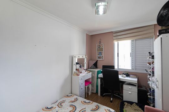 Quarto 1 de apartamento à venda com 2 quartos, 56m² em Vila Carmosina, São Paulo